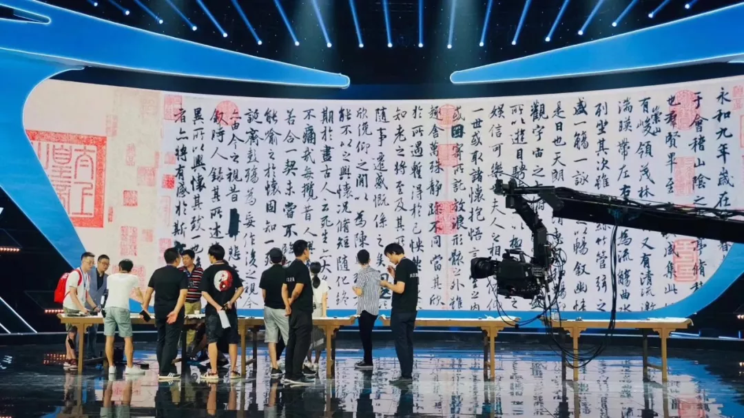 书法机器人PK书法研究生1